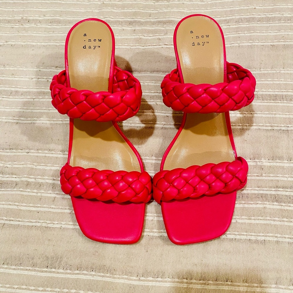 A New Day Basil Mule Heel - Hot Pink! 🌺💗